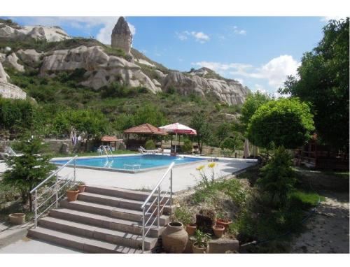 Vista da piscina no Rock Valley Pension